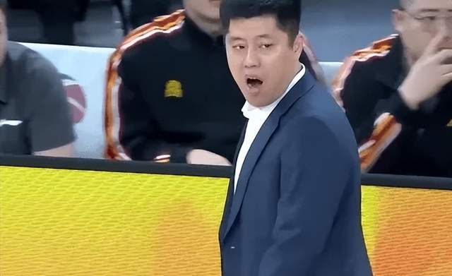 开云-没了李春江山西彻底垮了！进攻毫无战术，内线万人捅，要不换帅？|潘江|贾明儒|比赛|球队|法耶_新浪体育_新浪新闻